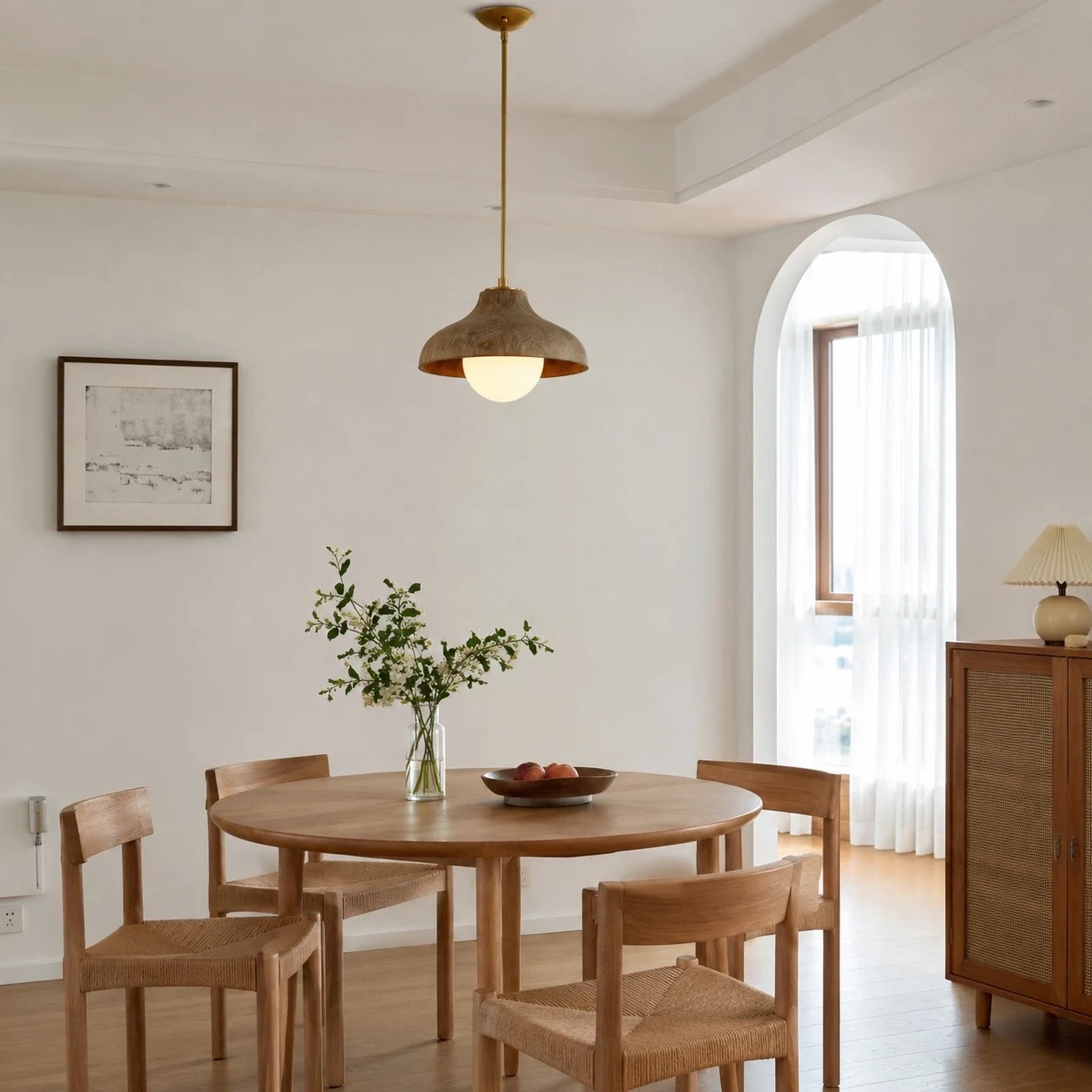 Natural pendant lamp above a round dining table