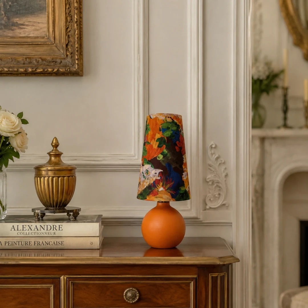 Black fabric table lamp