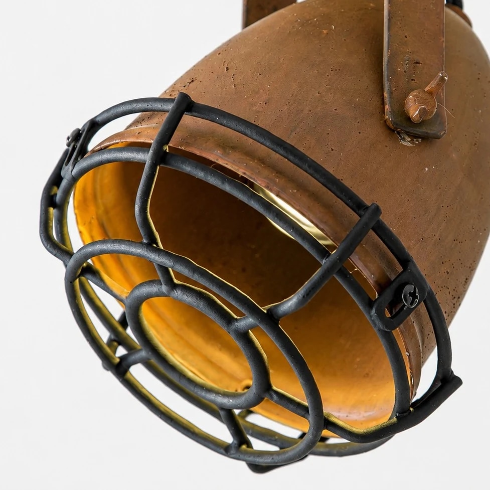 Close view of the cage and shade edge
