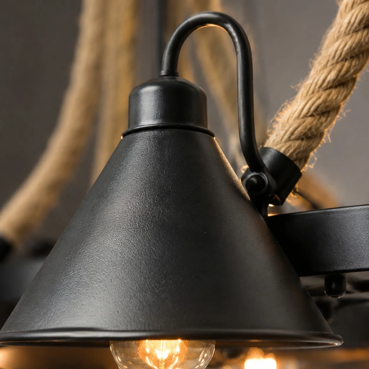 Rope suspension and metal frame close view